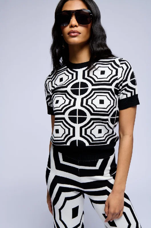 STOP AND STARE GEOMETRIC SHORT SLEEVE SWEATER